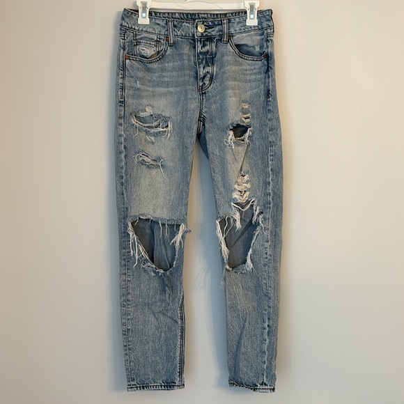 American Eagle Outfitters Denim - American Eagle Distressed Acid Washed Tomgirl Jeans Size 4
